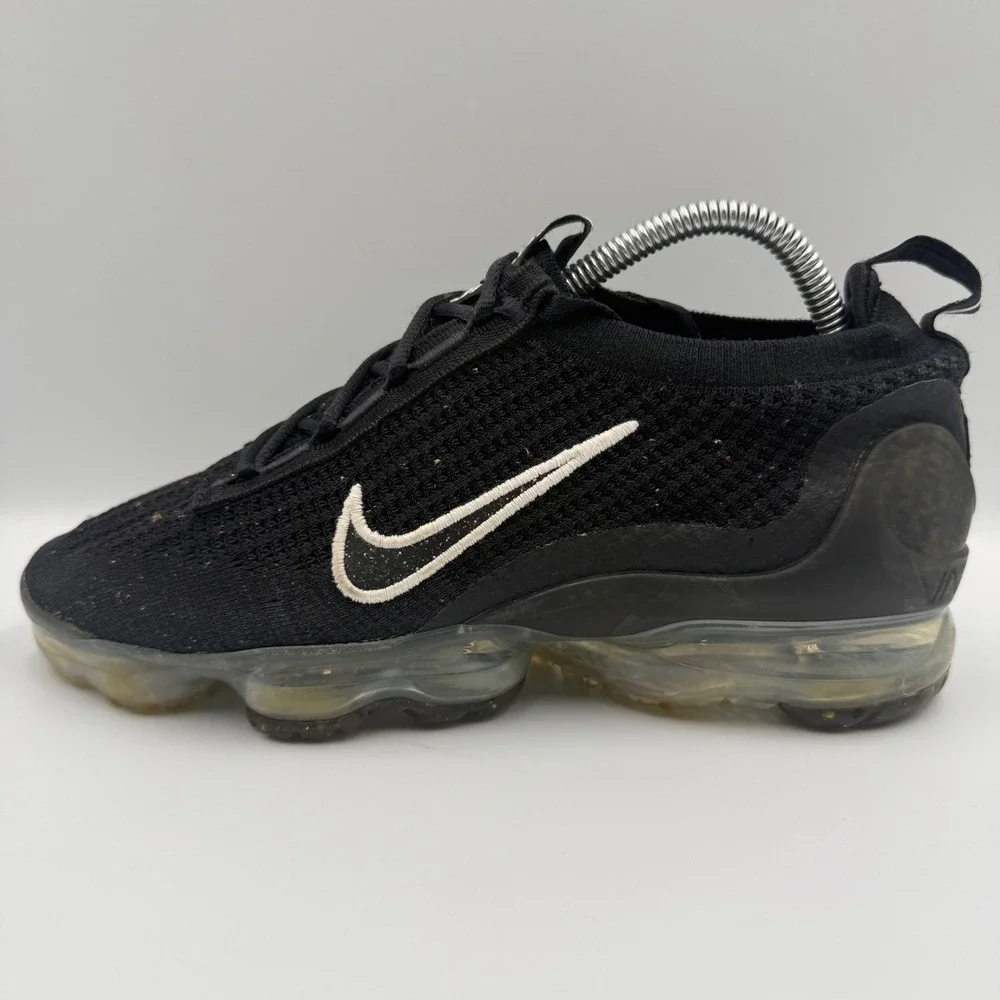 Nike Air VaporMax 2021 FK Womens Size 9 Running Shoes Flyknit Black DC4112-002